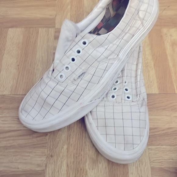 Used M 9 W 10.5 special edition BLK & white vans - Picture 3 of 4